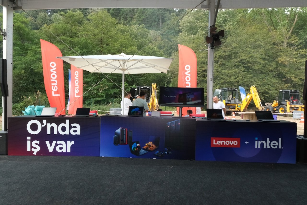 Lenovo Think Ürün Ailesiyle Yapay Zeka Destekli İş Akışlarını Güçlendirmek