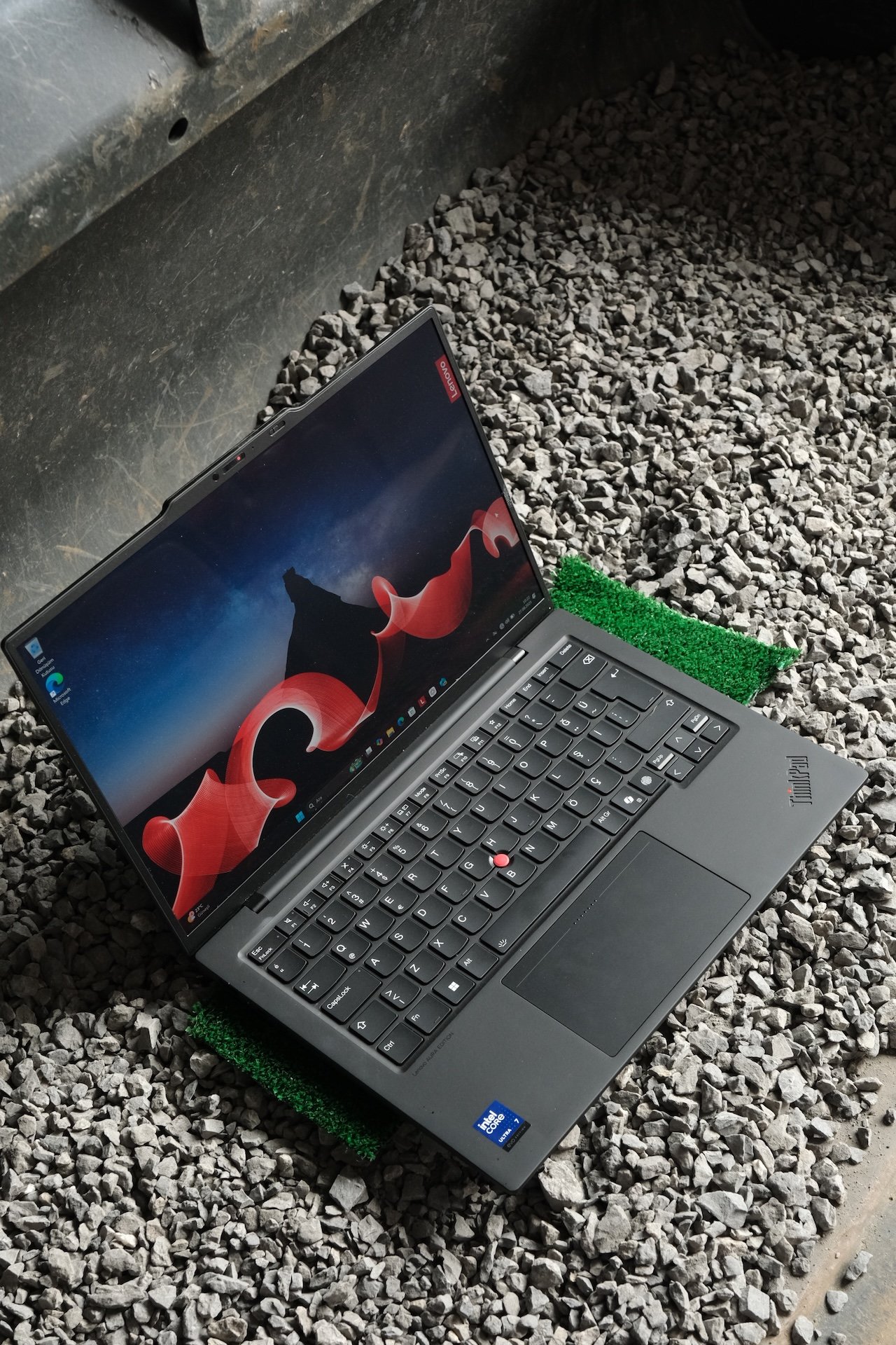 Lenovo Think Ürün Ailesiyle Yapay Zeka Destekli İş Akışlarını Güçlendirmek