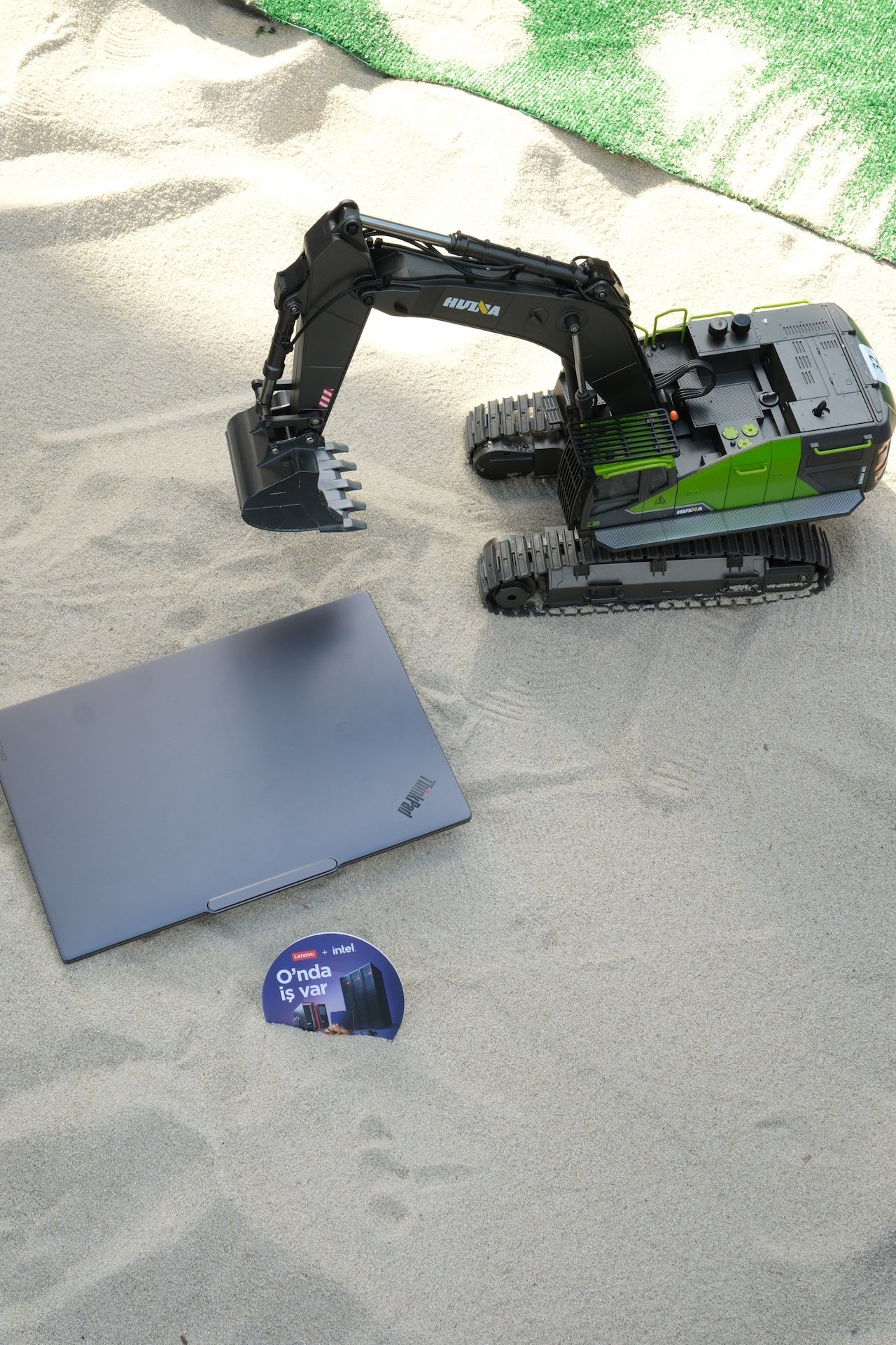 Lenovo Think Ürün Ailesiyle Yapay Zeka Destekli İş Akışlarını Güçlendirmek