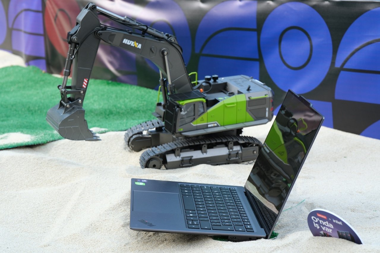 Lenovo Think Ürün Ailesiyle Yapay Zeka Destekli İş Akışlarını Güçlendirmek