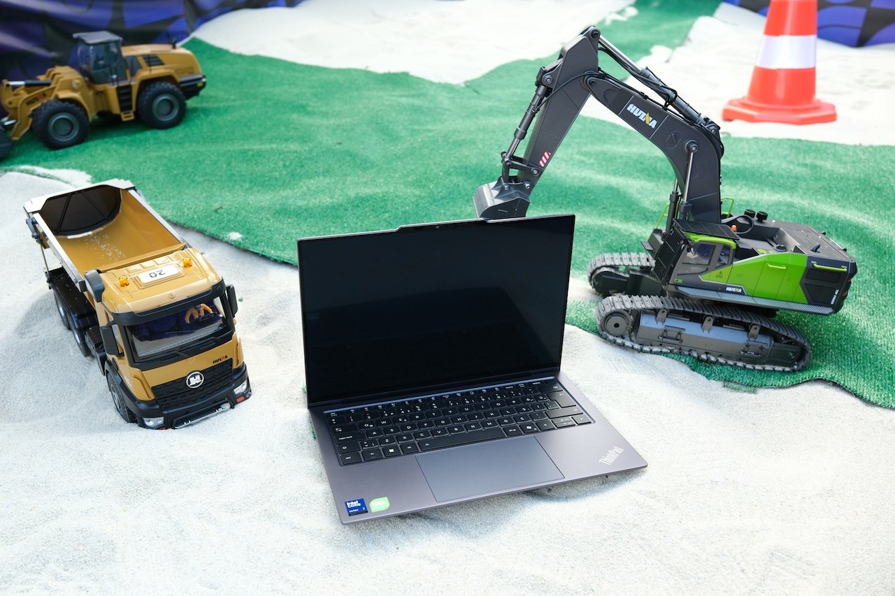 Lenovo Think Ürün Ailesiyle Yapay Zeka Destekli İş Akışlarını Güçlendirmek