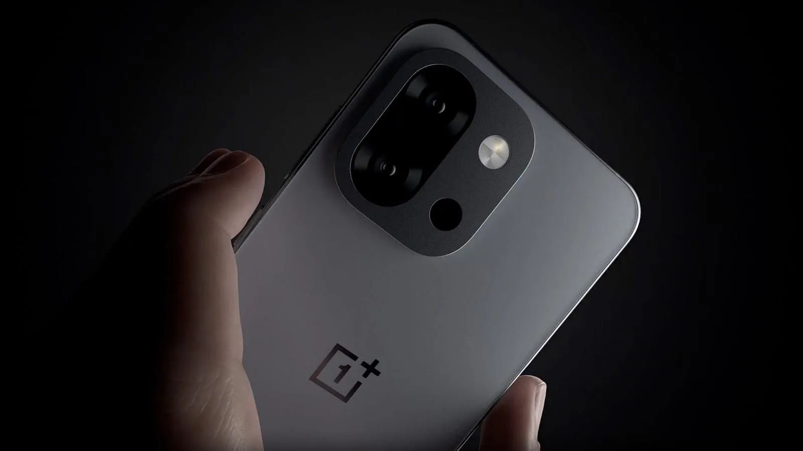 OnePlus 15: Snapdragon 8 Elite 2’li İnovatif Amiral Gemisi ve 7.000 mAh Batarya Detayları