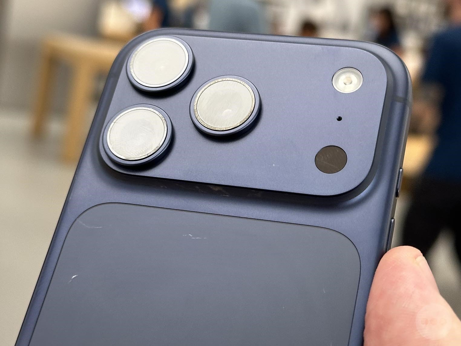 Apple iPhone 17 Serisi Çizilme Sorunları: Çin'de Yeni Kaplama Hızla Eleştiri Gördü