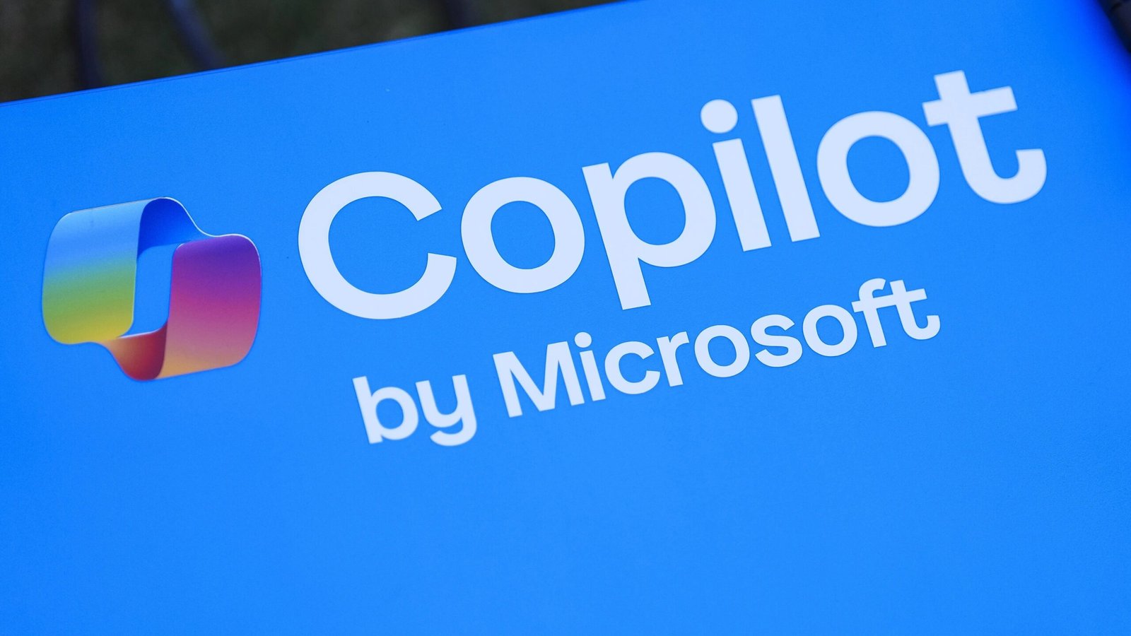 Copilot Chat ile Microsoft 365 Uygulamalarında Kişisel AI Asistanı Devrimi