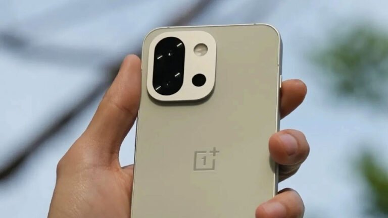 OnePlus 15: Yeni Nesil Ekran ve Güç Dengesiyle 2025 İçin Sınırlar Zorluyor