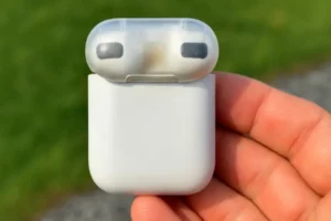 Şeffaf Kapaklı AirPods Prototipi: Geliştirme Sürecinin Gizli Aşaması