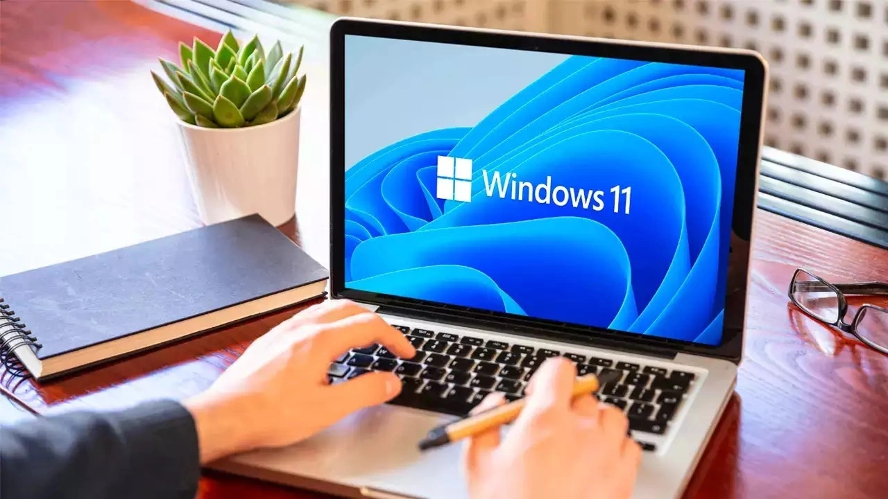 Windows 11 Açılışına Entegre Edilen Reklam Tartışması: Kullanıcı Deneyimini Zorlayan Bir Test