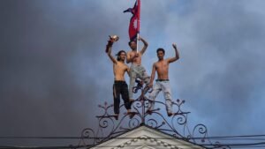 Z Kuşağının İsyanı: Nepal’de Sosyal Medya Yasağına Karşı Gençlerin Ateşi