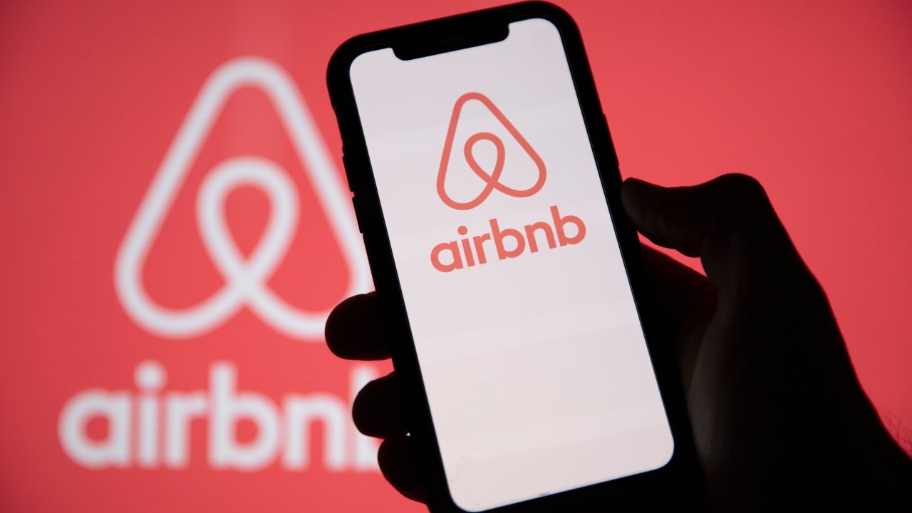 Airbnb’nin Sosyal Yolculuk Dönemi: Özellikler ve Yenilikler