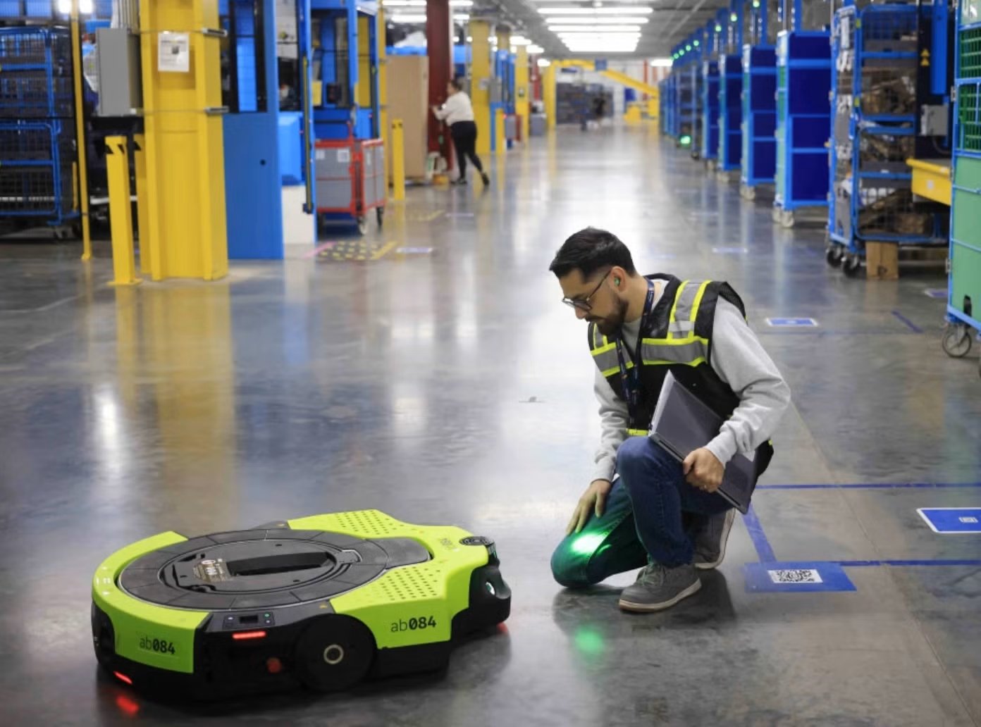 Amazon’un Otomasyon Stratejisinin İç Yüzü: Depo Robotları ve İstihdamdaki Dönüşüm