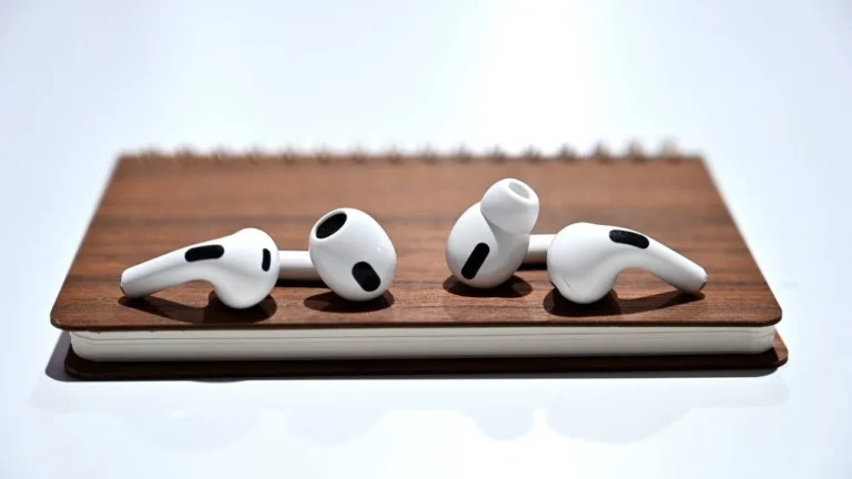 Apple’ın Kameralı AirPods Pro Serisi: Hareketle Kontrol ve Yeni Nesil İŞlemciyle Sözünü Geliştiriyor