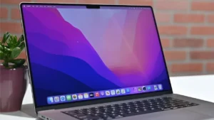 Apple’ın MacBook Pro’da OLED ve Dokunmatik Ekran Yolunda: M6 Söylentileri ve Fiyat Etkileri