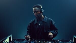 Beyerdynamic DJ 300 PRO X: İki Kapaklı Performans Koridoru ve Profesyonel Ses Deneyimi