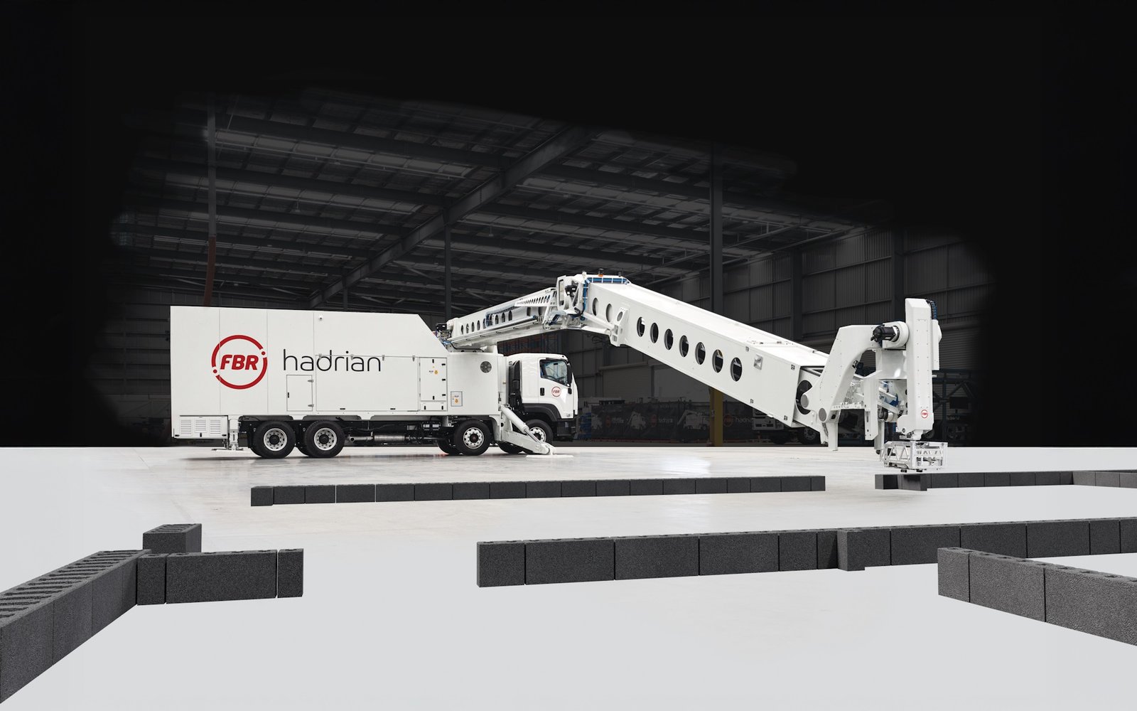 Hadrian: Avustralya Kökenli Otonom Tuğla Döşeme Robotunun Fabrika Kabul Başarısı