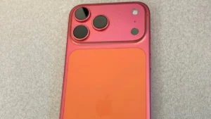 iPhone 17 Pro Renk Değişimi: Temizlik Ürünlerinin Rolü ve Apple’ın Uyarıları