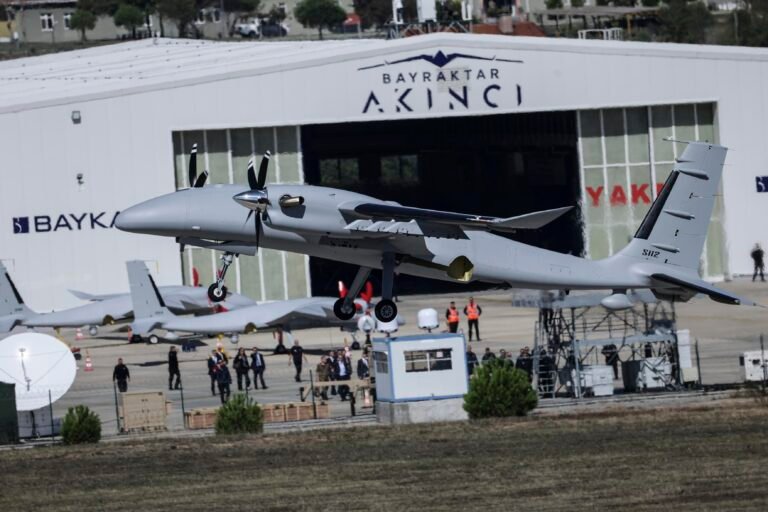 İtalya-Türkiye Savunma İşbirliğinde Yeni Ufuklar: TB3, AKINCI ve KIZILELMA Tesislerde Test Uçuşlarıyla Karşılaştırıldı