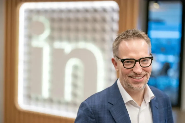 LinkedIn CEO’su Roslansky’nin Dijital Beceri Vurgusu: Diplomalardan Çok Yetkinlik ve Uyum Kazanıyor