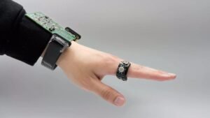 PicoRing: AR Deneyimini Taşımayan Enerji Dostu Kablosuz Yüzük Geliştirme Hikayesi