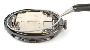 Pixel Watch 4: Tamir İçin Yeni Standart — Vidalarla Gelen Kolaylık