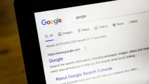 Sponsorlu Sonuçlarda Yenilik: Google Arama Deneyimini Kolaylaştıran Yeni Görünürlük ve Gizleme Özelliği