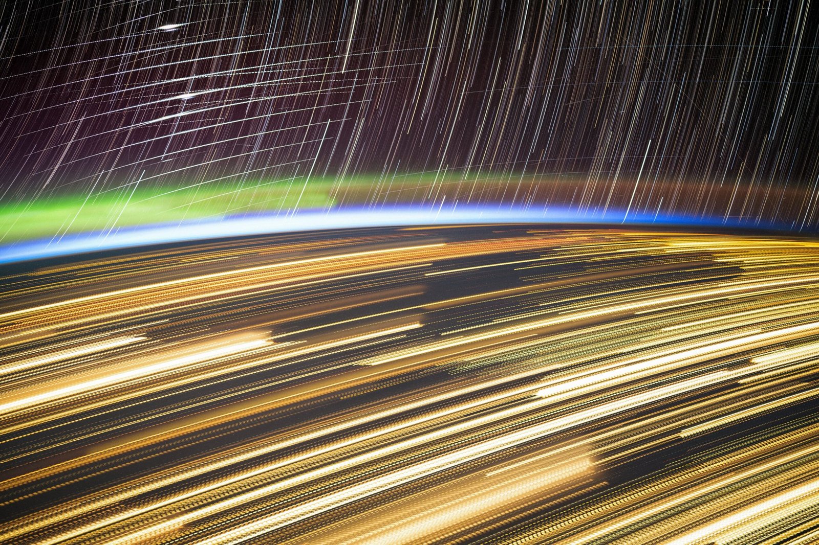 Starlink Uyduları ve Auroraların Büyüleyici Sesmaları: Pettit’in Görüntülediği Yeni Perspektif