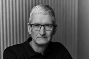 Apple’da Liderlik Değişimi: Tim Cook’un Görevine Devamı ve Potansiyel CEO Adayları