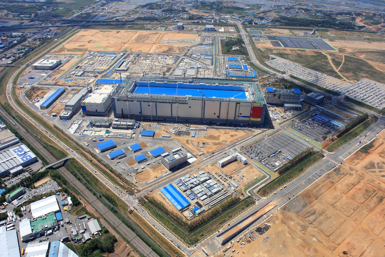 Samsung’un 5 Yıllık Stratejik Yatırım Hamlesi: HBМ Çiplerinden OLED ve Battery Üretimine Kapsamlı Genişleme