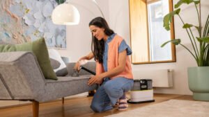 SE 2 SPOT ile Kumaş Yüzeylerde Derinlemesine Temizlik: Kärcher’in Taşınabilir Gücü