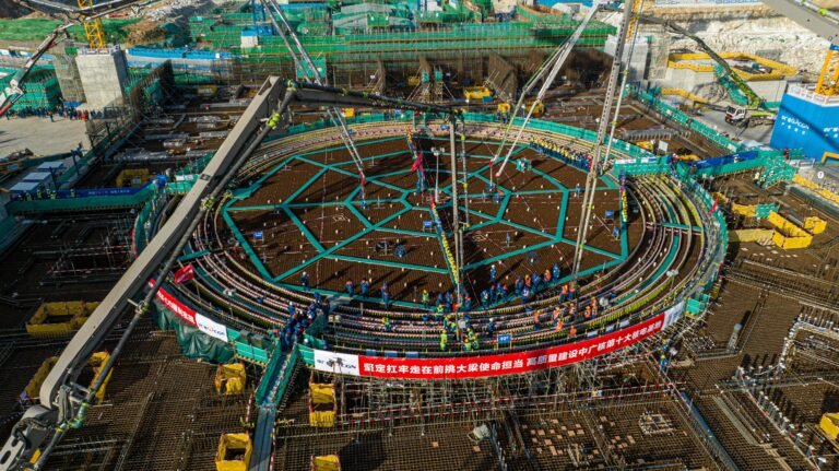 Shandong Zhaoyuan Nükleer Santrali: Hualong One ile Geleneksel Tasarımdan Yenilikçi Soğutma Kulelerine Geçiş