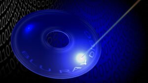 CD ve DVD Teknolojisinin İncelenen Zarı: Lazer, Yansıma ve Yazılabilirlik Üzerine Derin Bir Bakış