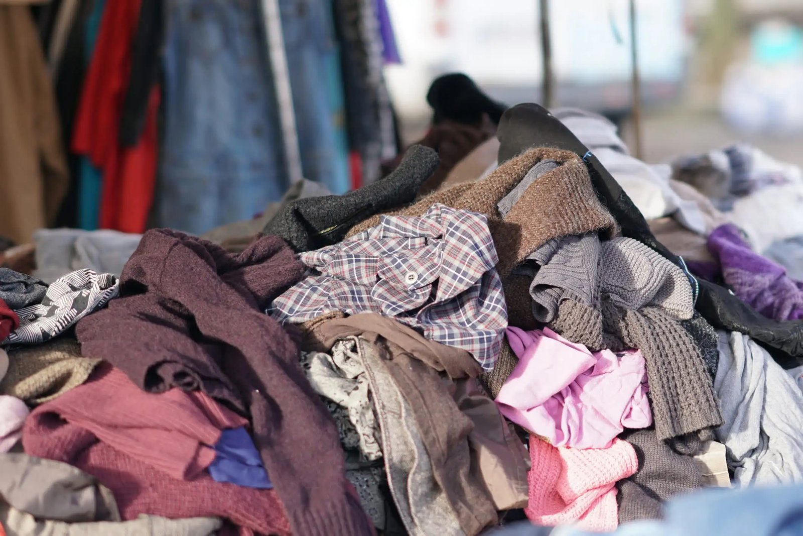 Küresel Moda Atıkları ve Dönüşüm Yolculuğu: AB’nin Yeni Sınırları ve Teknolojiyle Geri Dönüştürme