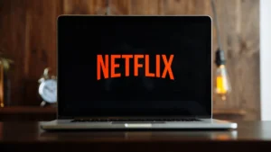 Netflix Mobilden Televizyona Yansıtma Özelliğini Kademeli Olarak Kaldırdı: Plan Sınırlamaları ve İstisnalar