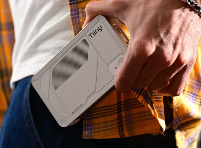 Tiiny AI Pocket Lab: Küçücük Cihazda Yüksek Hesaplama Gücü ve Yerel Model Çalıştırma Vizyonu