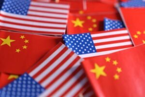 ABD-Çin Ticaret Gerginliği: Yeni Tarifeler ve Ertelemenin Detayları