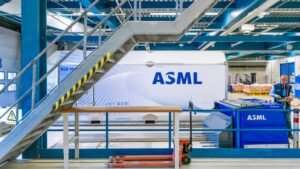 ASML’in Yeniden Yapılanması: Mühendislik Odaklı Kesintiler ve Global Etkileri