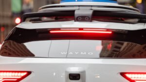 Denver’de Waymo Otonom Sürüş Üzerine Yeni Bir Tartışma Başlattı: Güvenlik Sürücüsü ve Sorumluluk Sorgusu