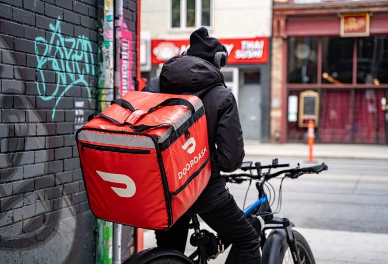 DoorDash Kuryesinin Yapay Zeka Destekli Sahte Görsellerle Teslimat Bildirdiği İddiası: Güvenlik Açıkları ve Soru İşaretleri