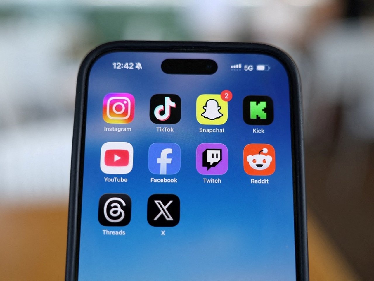 Fransa’da 15 Yaş Altı Çocuklar İçin Sosyal Medya ve Cep Telefonu Kullanımına Yönelik Yasa Tasarısı: Adımlar ve Yaygın Etkiler