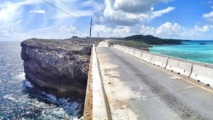 Glass Window Bridge: Eleuthera’da İki Okyanus Arasındaki İnce Yol ve Büyüleyici Görünüm