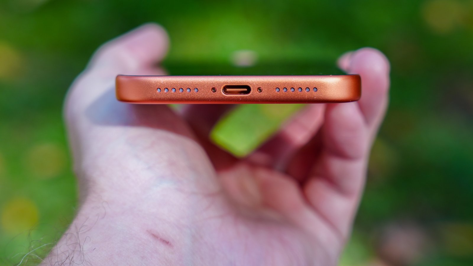 iPhone 17 Pro ve Pro Max modellerinde hoparlörden gelen tıslama ve cızırtı sesi