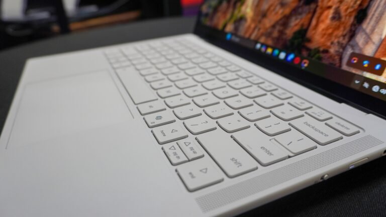 Lenovo Yoga Slim 7i Ultra Aura Edition: Yüksek Performanslı Ultra Batterli Taşınabilirlik