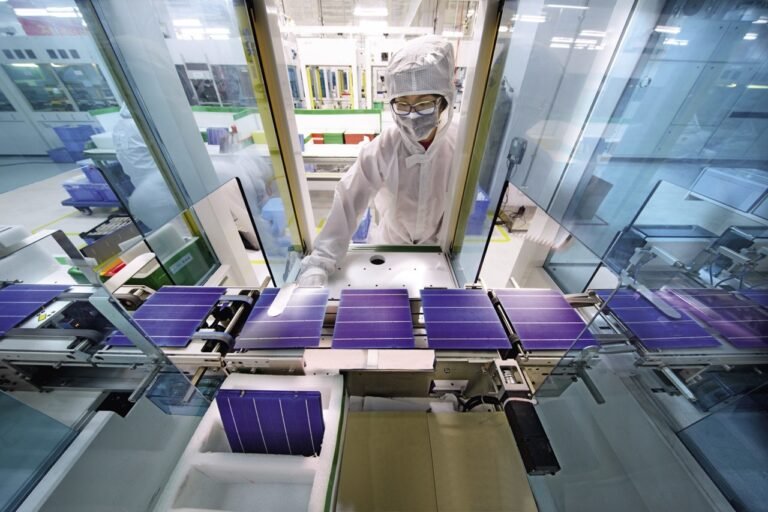 Perovskit–Kristal Silikon Tandem Güneş Hücrelerinde Endüstriyel Erişim Zamanı: Trina Solar’ın Rekor Verimlilik ve Güç Çıkışı