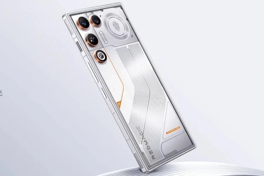 RedMagic 11 Air: Şeffaf Tasarım ve Üst Düzey Soğutma ile Akıllı Oyun Telefonu