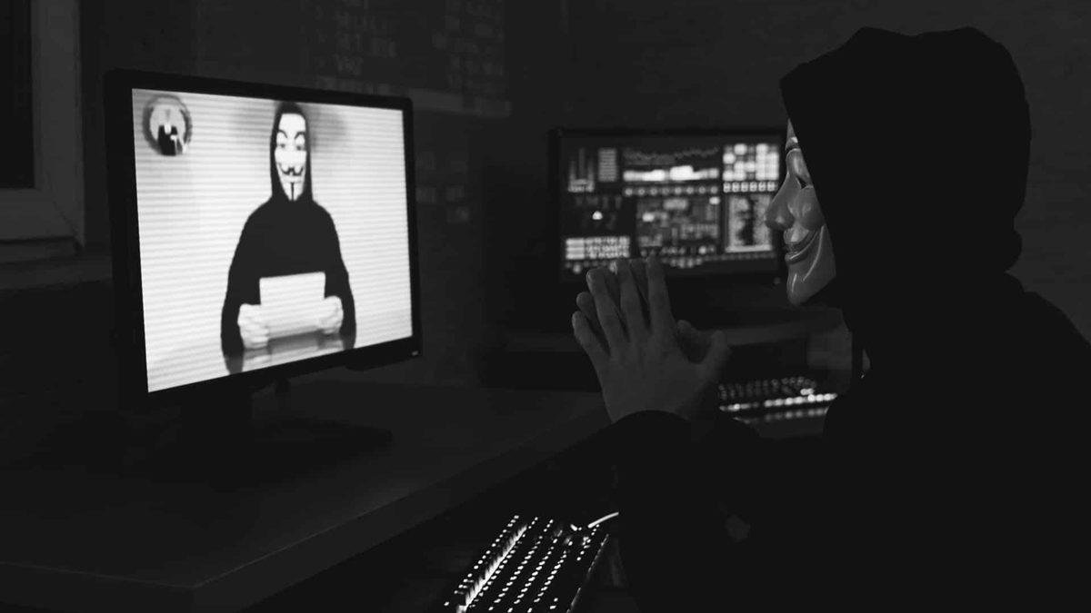 Siberin Karanlık Odaları: Dünyayı Değiştiren Hacker Grupları