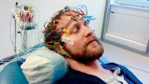 SleepFM: Tek Gecelik Uyku Verileriyle Geleceğin Sağlık Tahmini