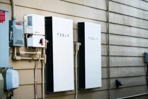 Tesla Enerji Depolama: Rekor Kurulumlar ve Kârlılıkta Farklılaşan Dinamikler