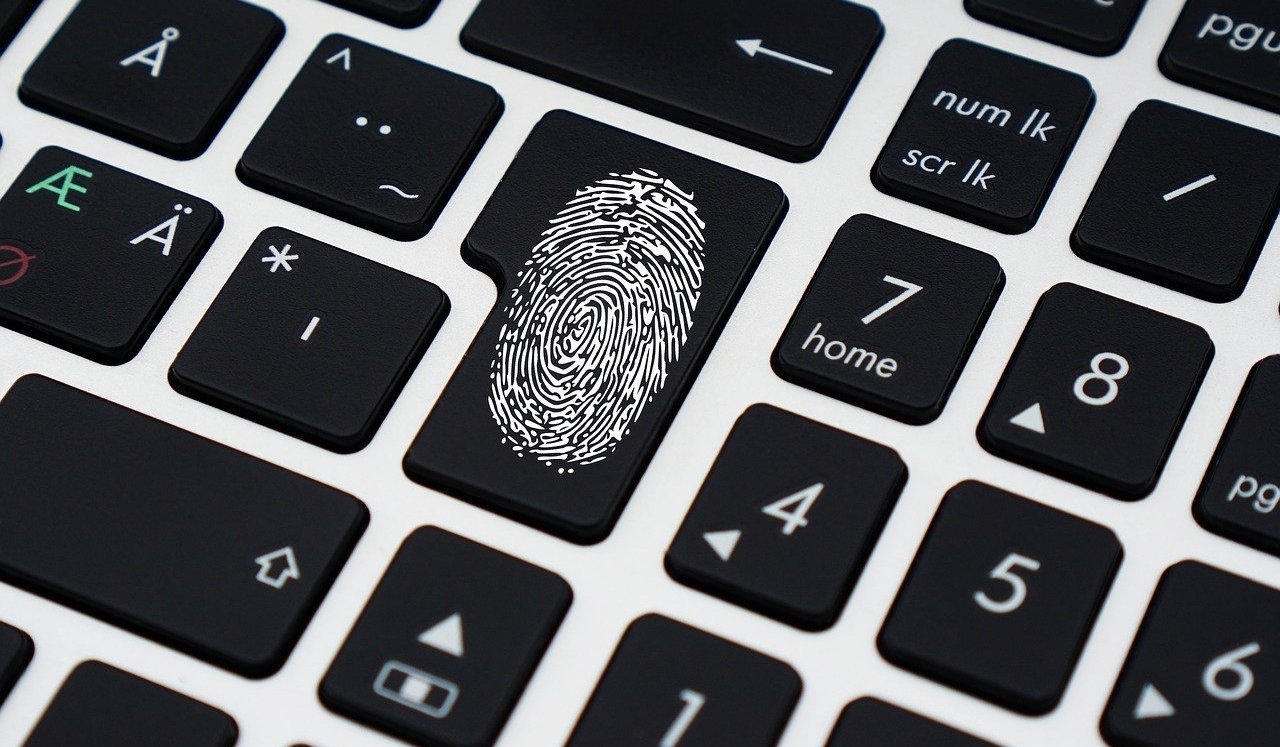 Gizlilikte Yeni Tehdit: Büyük Dil Modelleri ve Kişiliklerle Online İzler