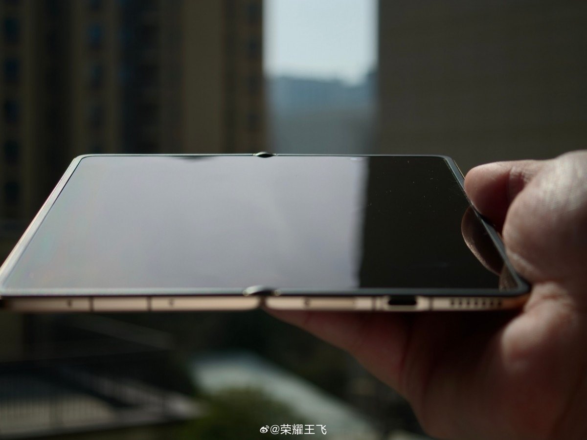 Honor Magic V6: Kırışıksız Ekran ve Yeni Menteşe Teknolojisiyle Dikkat Çeken Katlanabilir