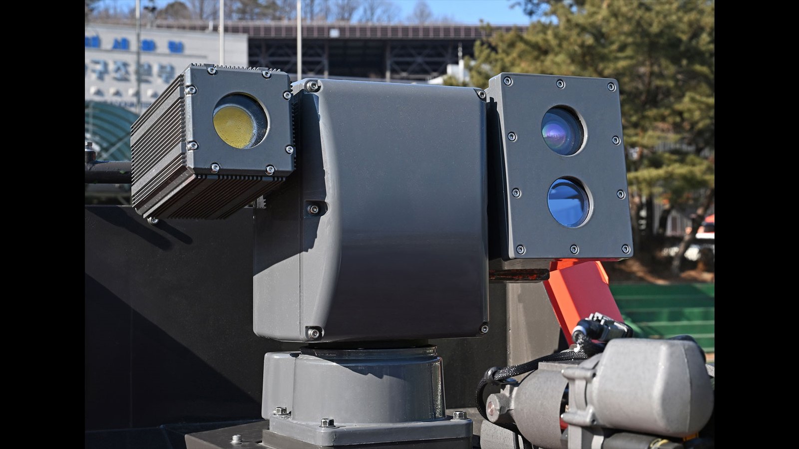 İnsansız Yangın Söndürme Robotu: Güçlü Teknolojiyle Tehlikelere Karşı Dörtgen Adım