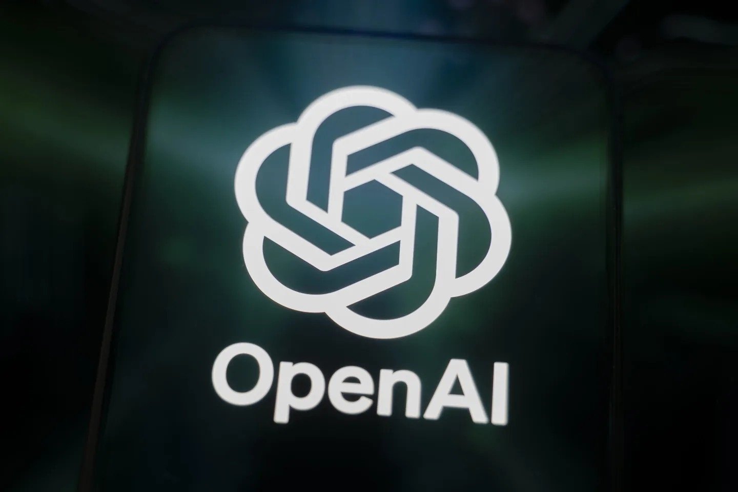 OpenAI ve Güvenlik Politikaları Üzerine Tartışmalar: ChatGPT ve Silahlı Şiddet Senaryoları Üzerindeki Dönemsel Çatışmalar